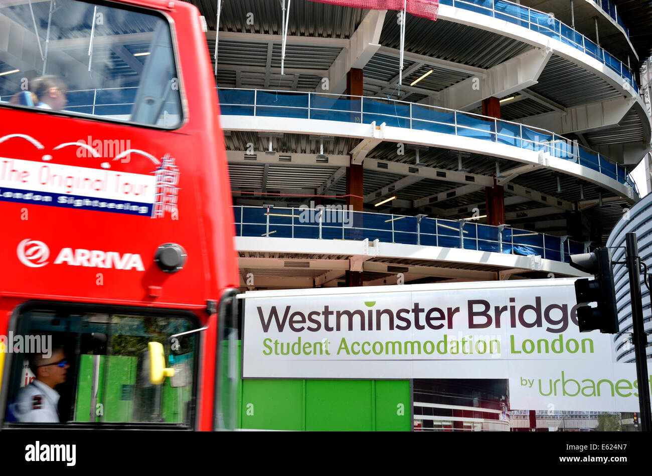 Londres, Angleterre, Royaume-Uni. De nouveaux logements étudiants en construction dans le sud de Londres par la gare de Waterloo Banque D'Images
