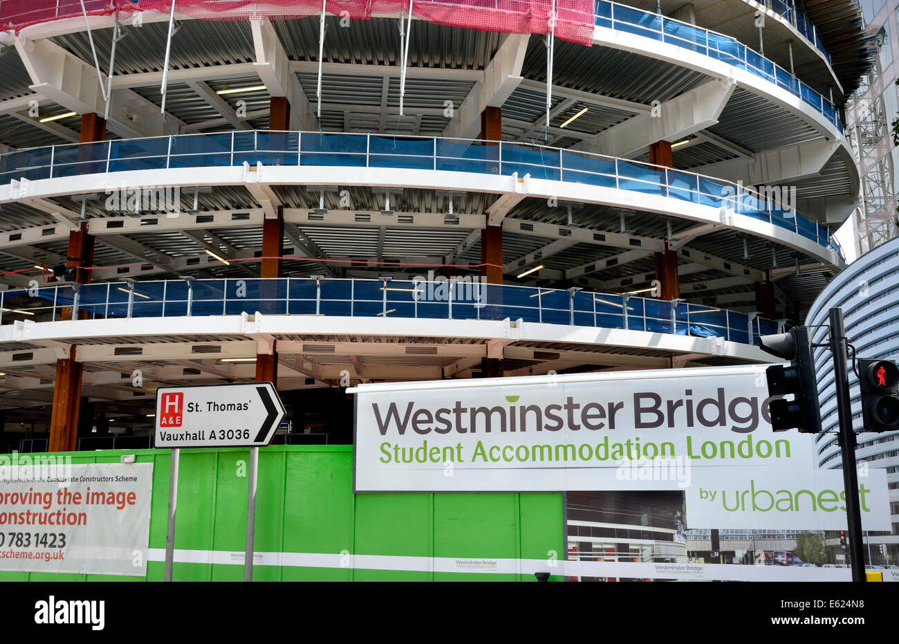 Londres, Angleterre, Royaume-Uni. De nouveaux logements étudiants en construction dans le sud de Londres par la gare de Waterloo Banque D'Images