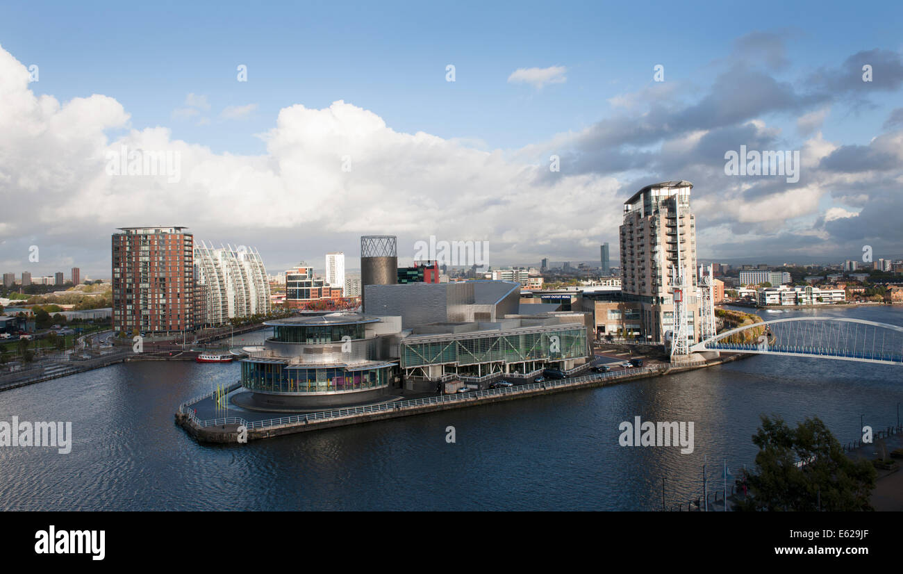 Avis de Salford Quays y compris le Lowry, Salford, Manchester, Angleterre, RU Banque D'Images