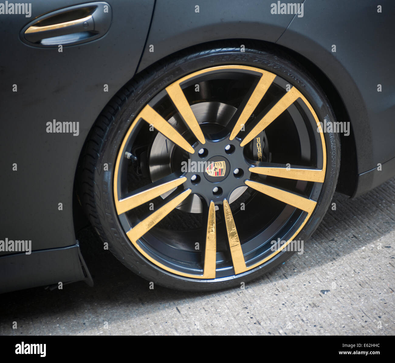 Détail de la roue Porsche dimanche à New York, le 10 août 2014. (© Richard B. Levine) Banque D'Images