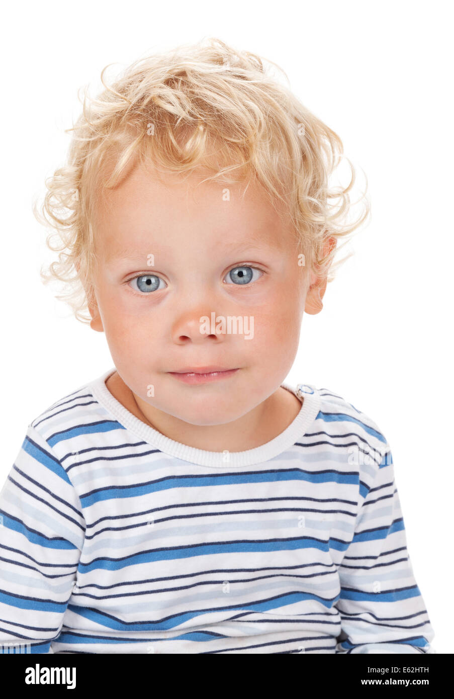 Les cheveux blancs et les yeux bleus du bébé. Isolé sur fond blanc Banque D'Images