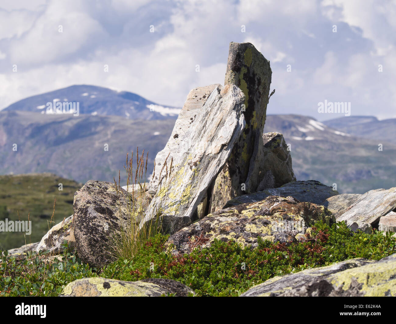 Paysages de montagne, la Norvège Jotunheimen Scandinavie, des chaînes de montagne dans le parc national, cairn marquant le chemin pour les randonneurs Banque D'Images