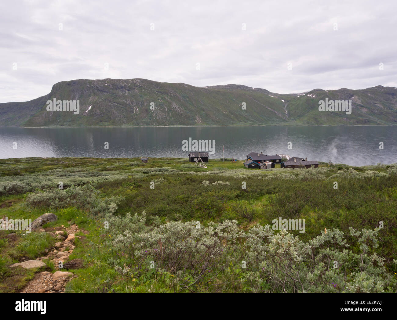 Torfinnsbu, un lodge privé pour les randonneurs sur le bord de parc national de Jotunheimen, par lac Bygdin Banque D'Images