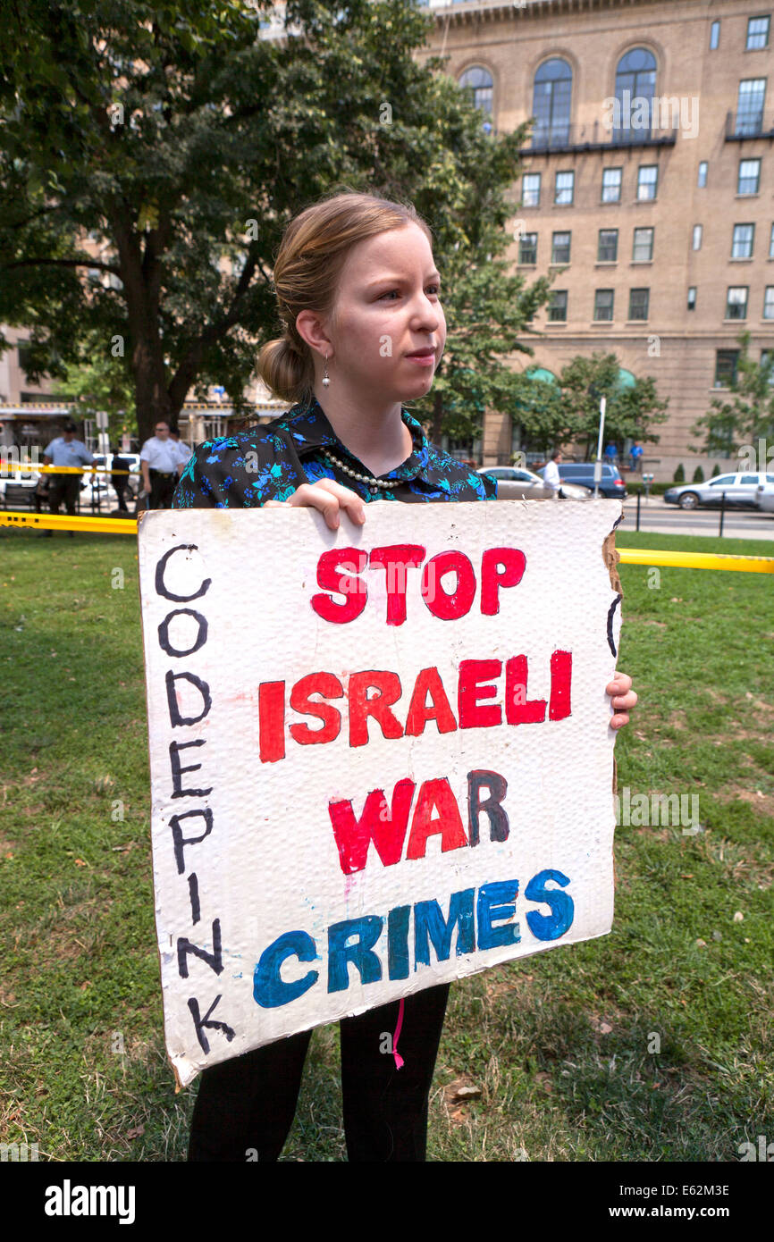 CodePink membre détenant un pro-Palestine sign - Washington, DC USA Banque D'Images