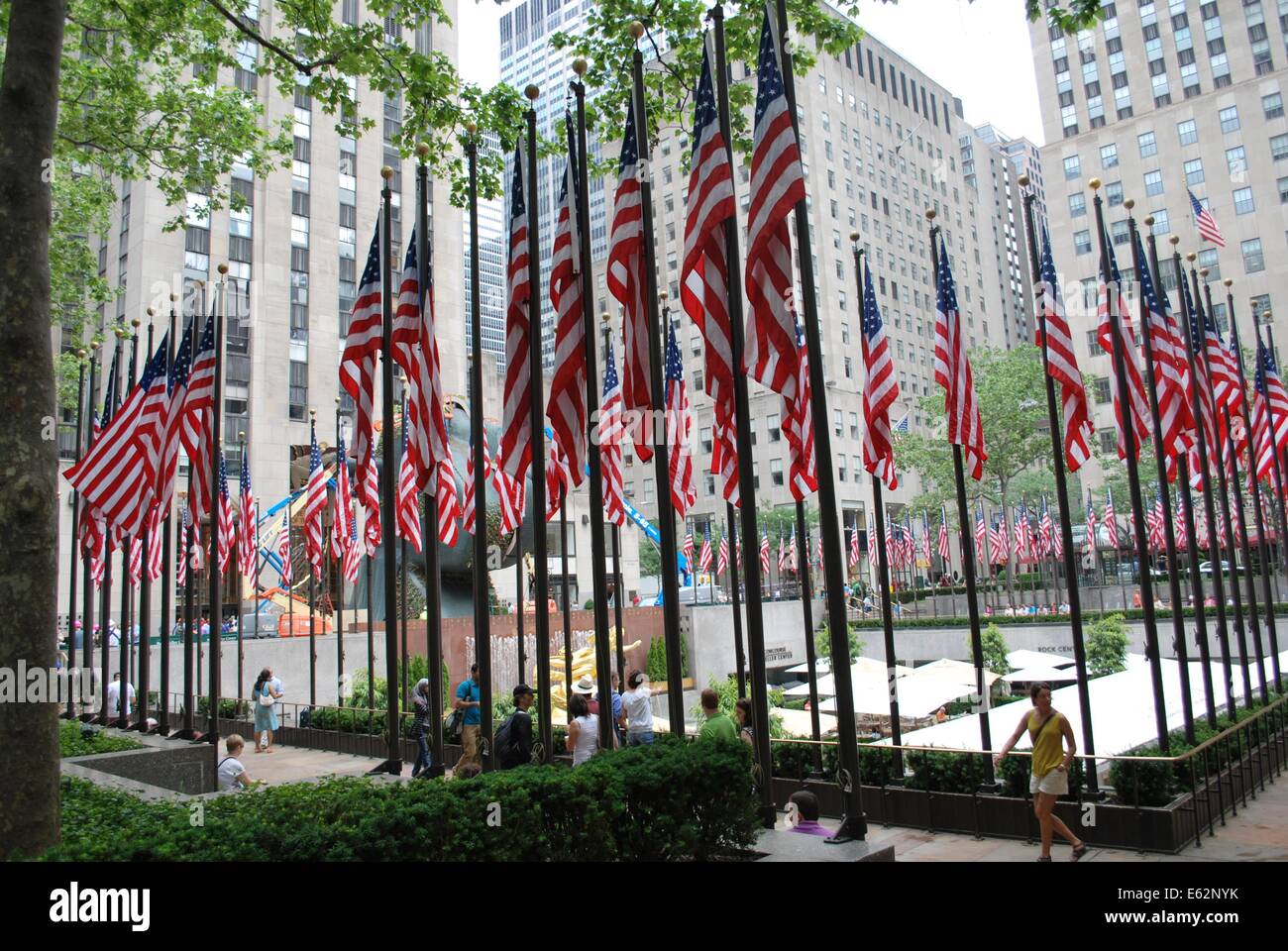 La Rockefeller Plaza le Jour du drapeau national Banque D'Images