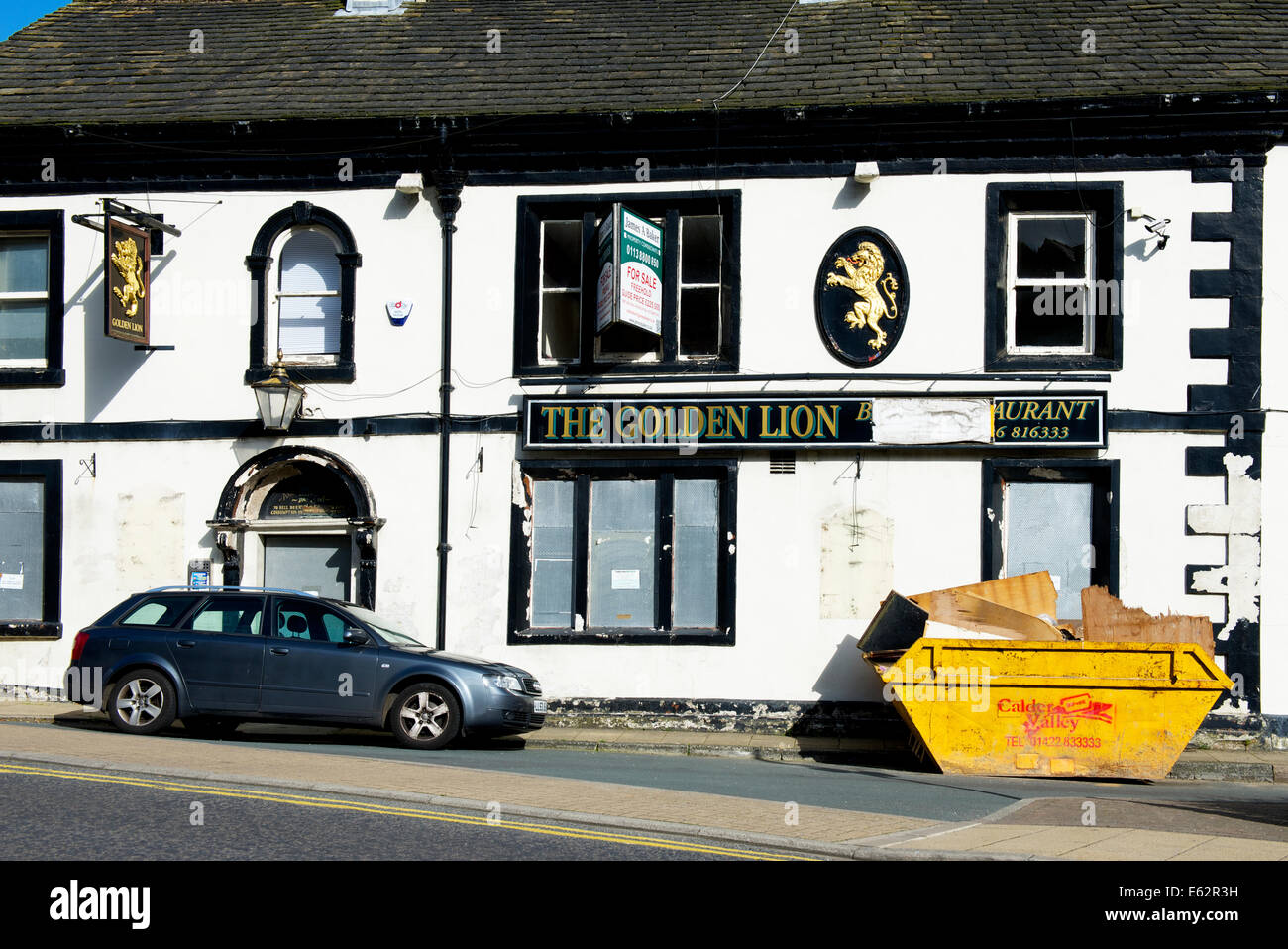 Le Golden Lion Pub - maintenant fermée - à Todmorden, West Yorkshire, England UK Banque D'Images