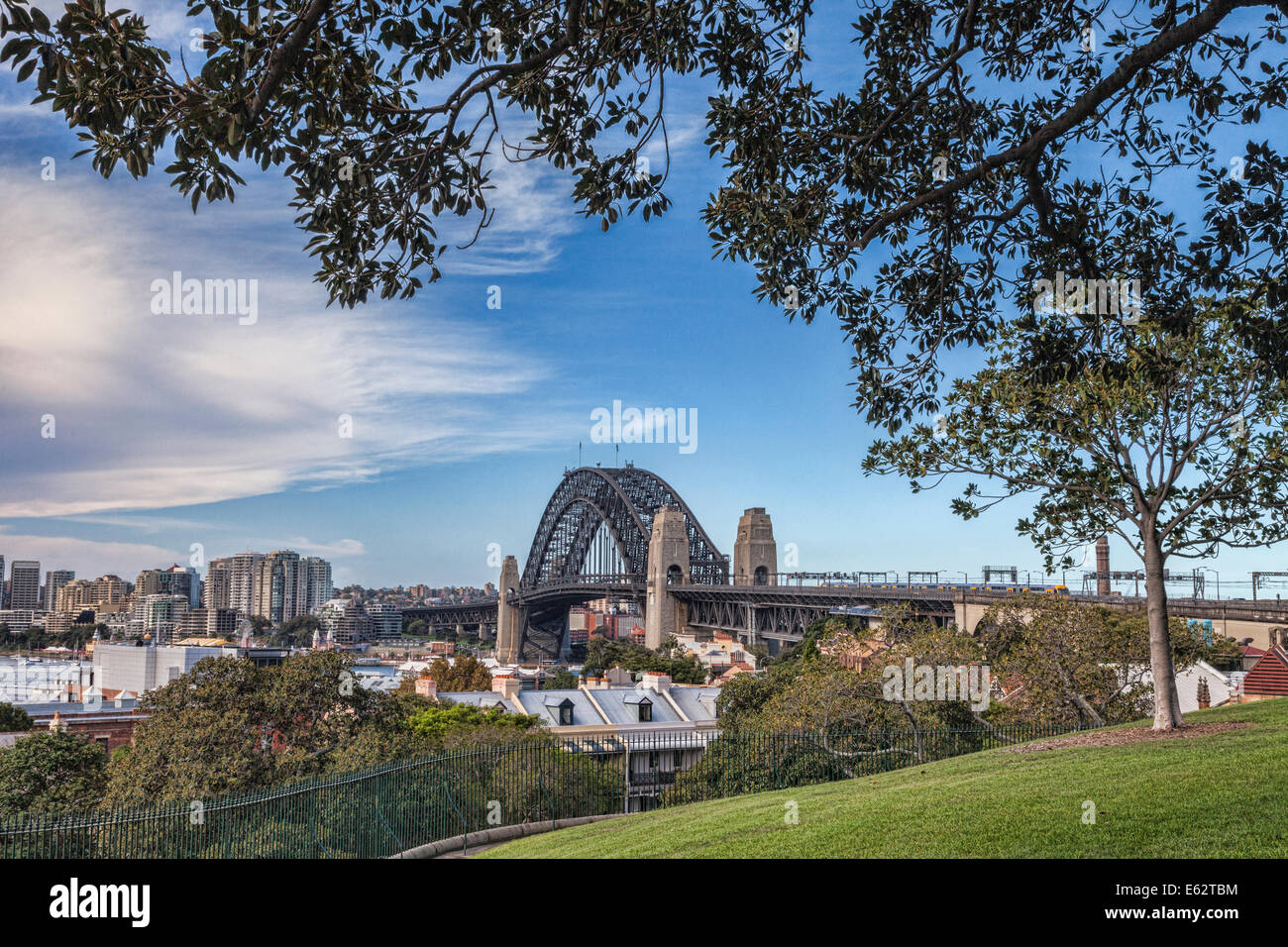 Sydney Harbour Bridge à partir de la colline de l'Observatoire. Banque D'Images