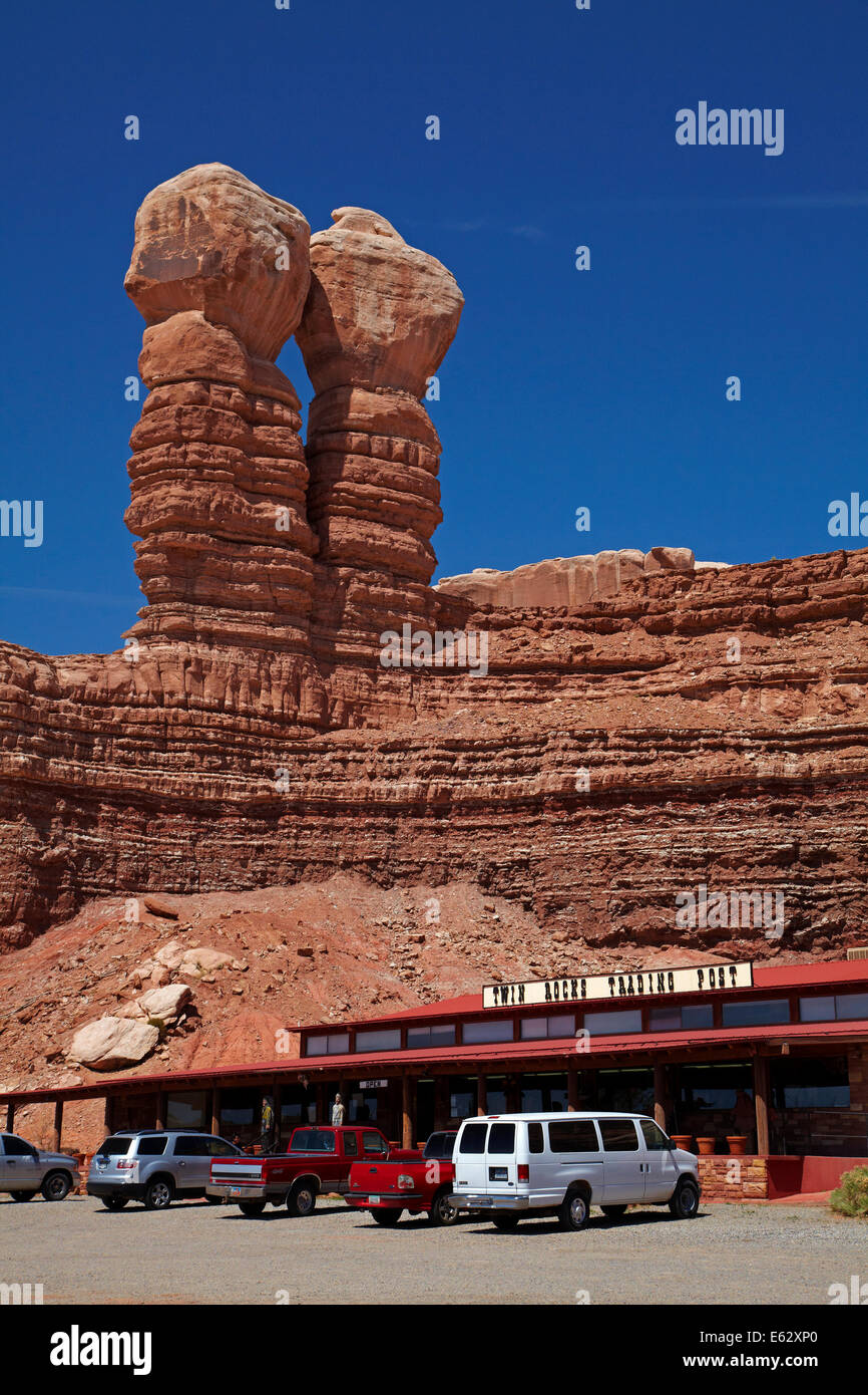 Lits jumeaux et lits de roches Navajo Rocks Trading Post, Bluff, San Juan County, Utah, USA Banque D'Images