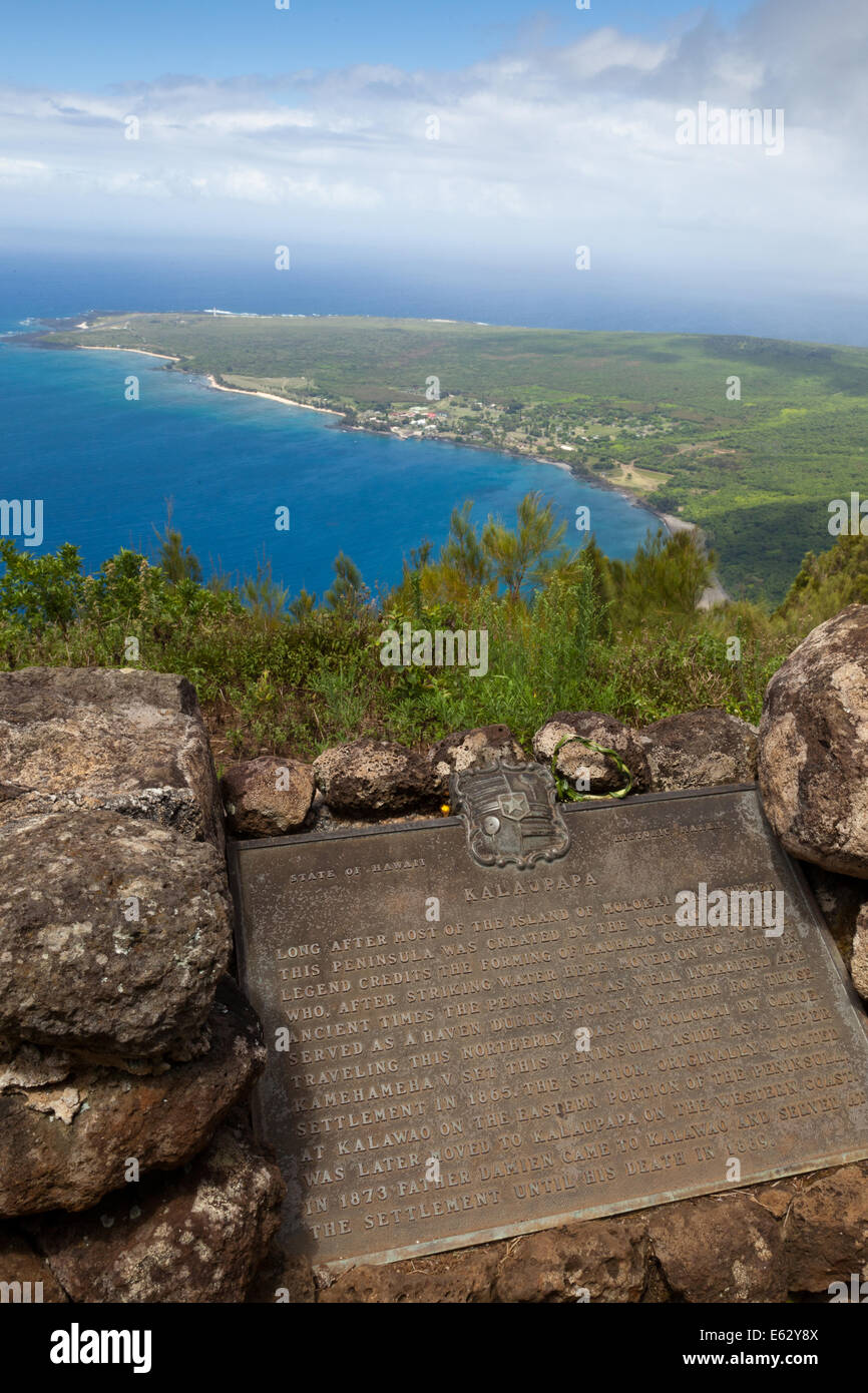 Lookout Kalaupapa sur Molokai Hawaii où vivait Saint Damien avec les victimes de la maladie de Hansen. Banque D'Images