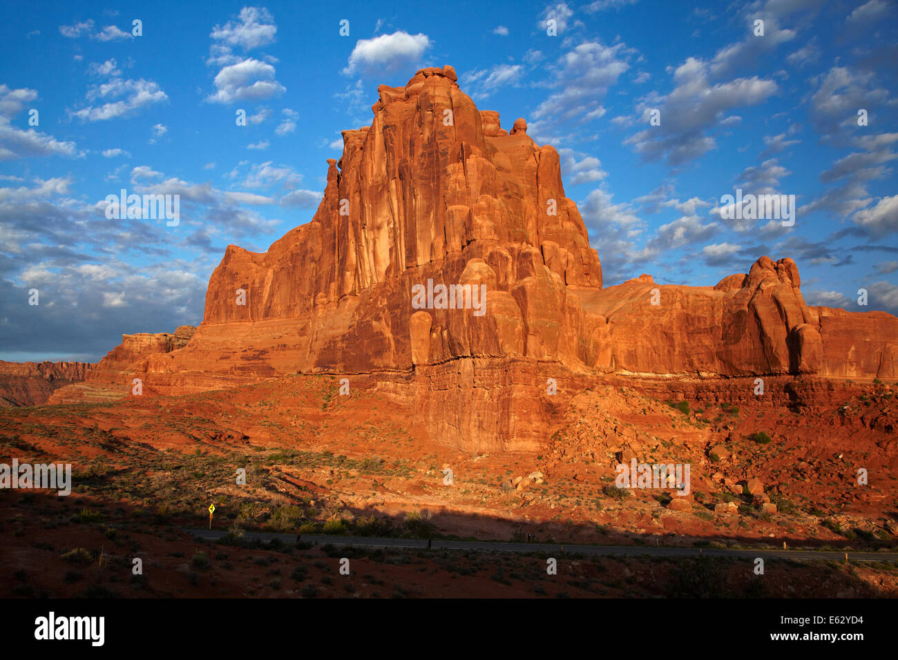 Voir des formations rocheuses de la Sal vue montagnes, Arches National Park, près de Moab, Utah, USA Banque D'Images