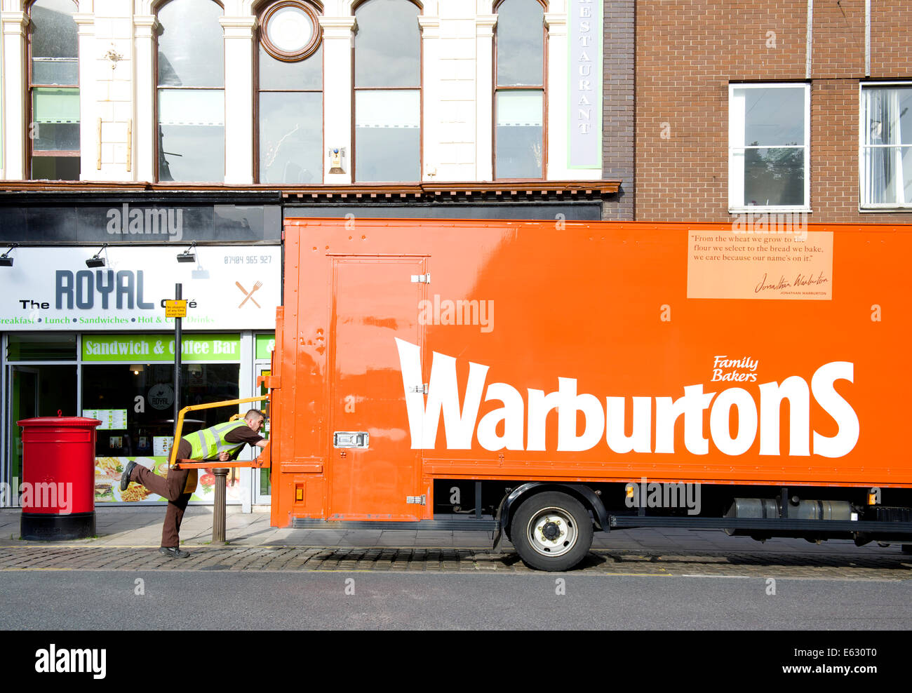 Livraison de pain Warburton à Bolton, Greater Manchester, Angleterre, Royaume-Uni Banque D'Images