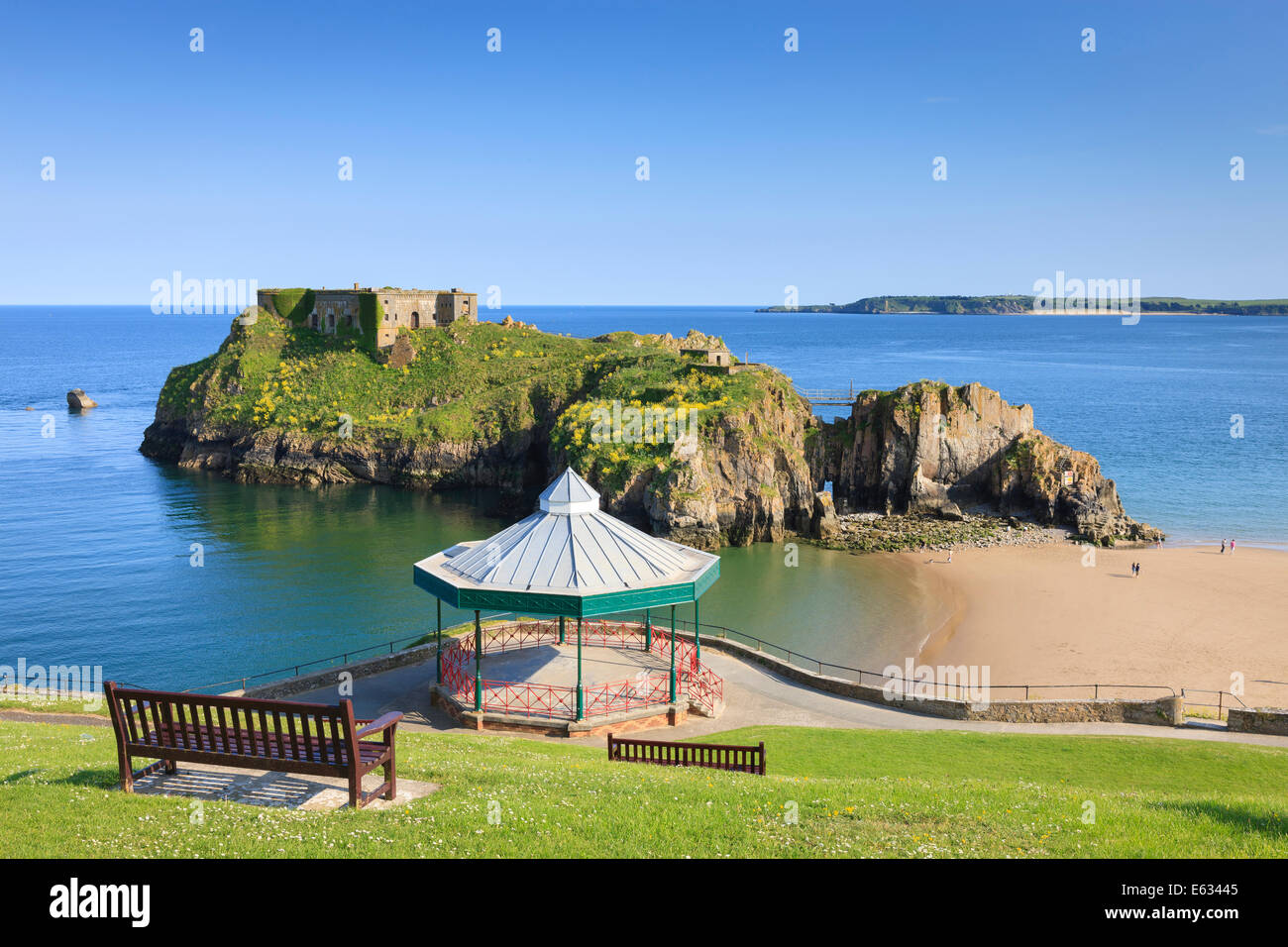 Kiosque et St Catherine's Island Castle Beach Tenby, Pembrokeshire Wales Banque D'Images