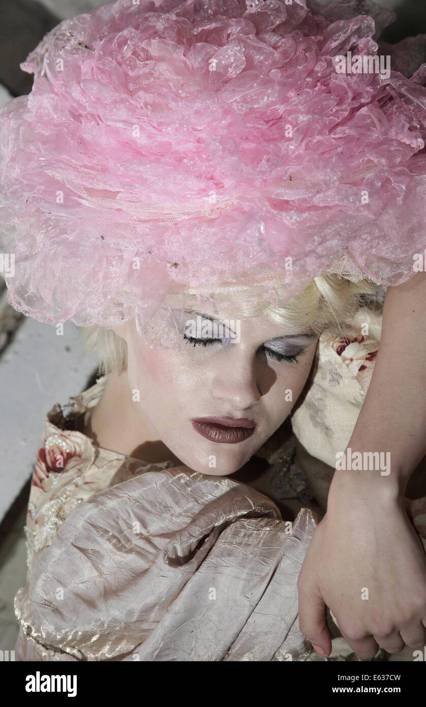 Chloe-Jasmine Whichello, interprète, modèle à Windmill Arts/Photos de Mode bord Focal, Cambridge. Banque D'Images