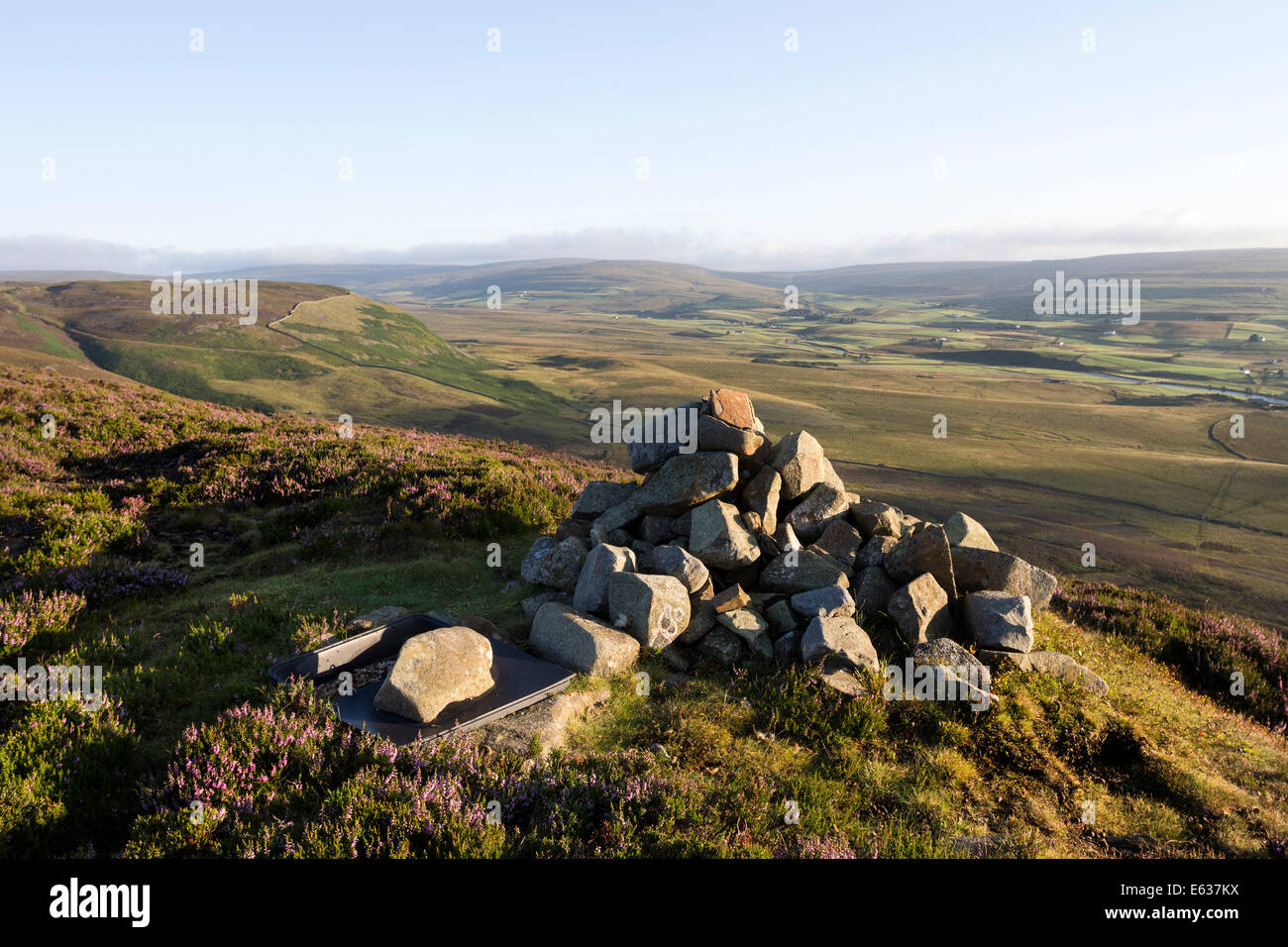 Le sommet de la colline de midi avec la vue sur la Tees Valley, la région de Teesdale, County Durham, Royaume-Uni Banque D'Images