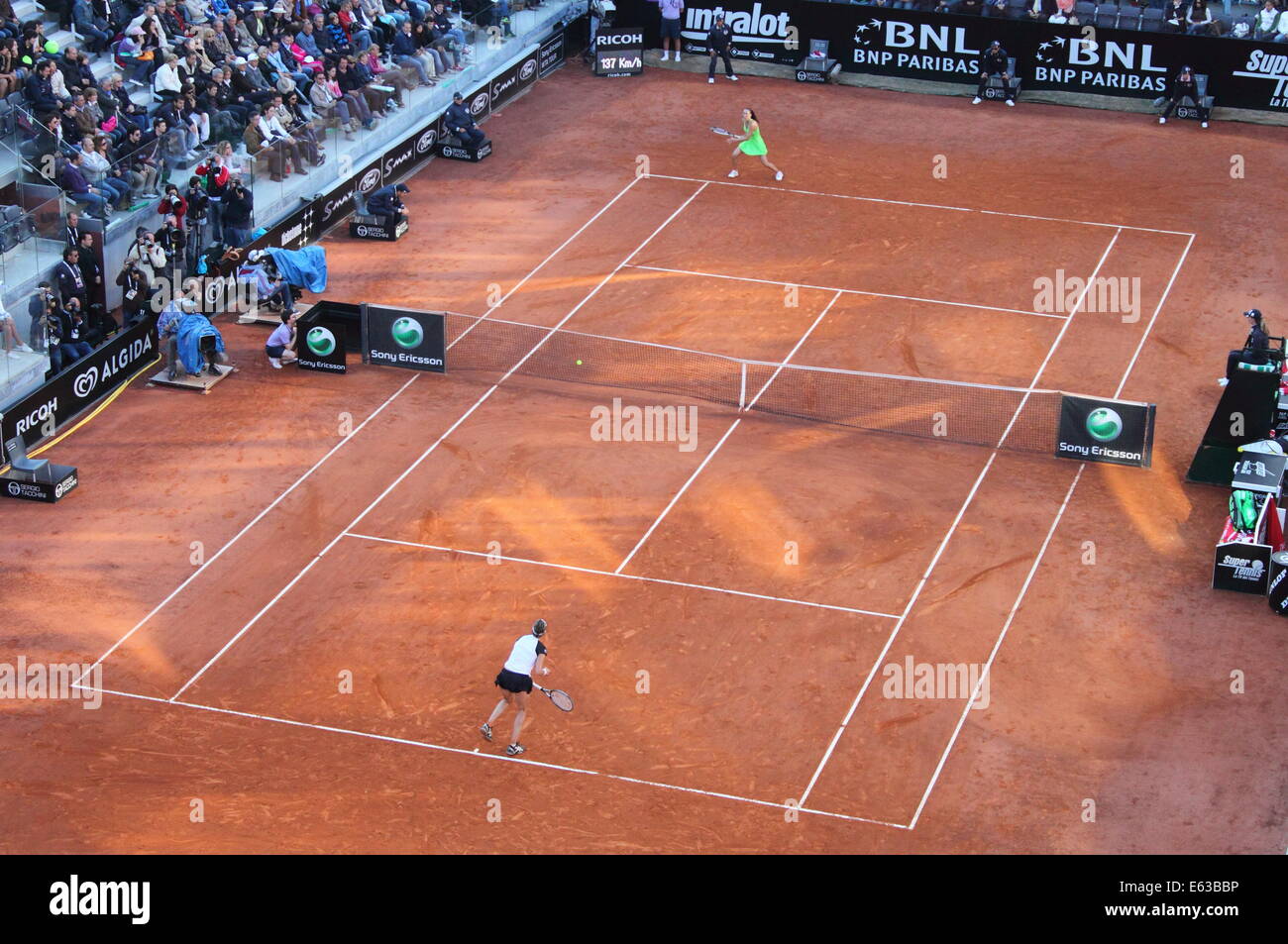 Rome - 8 mai : martinez sanchez vs helena jankovic pendant le match final de la catégorie des femmes à l'atp tennis 2010 de rome Banque D'Images