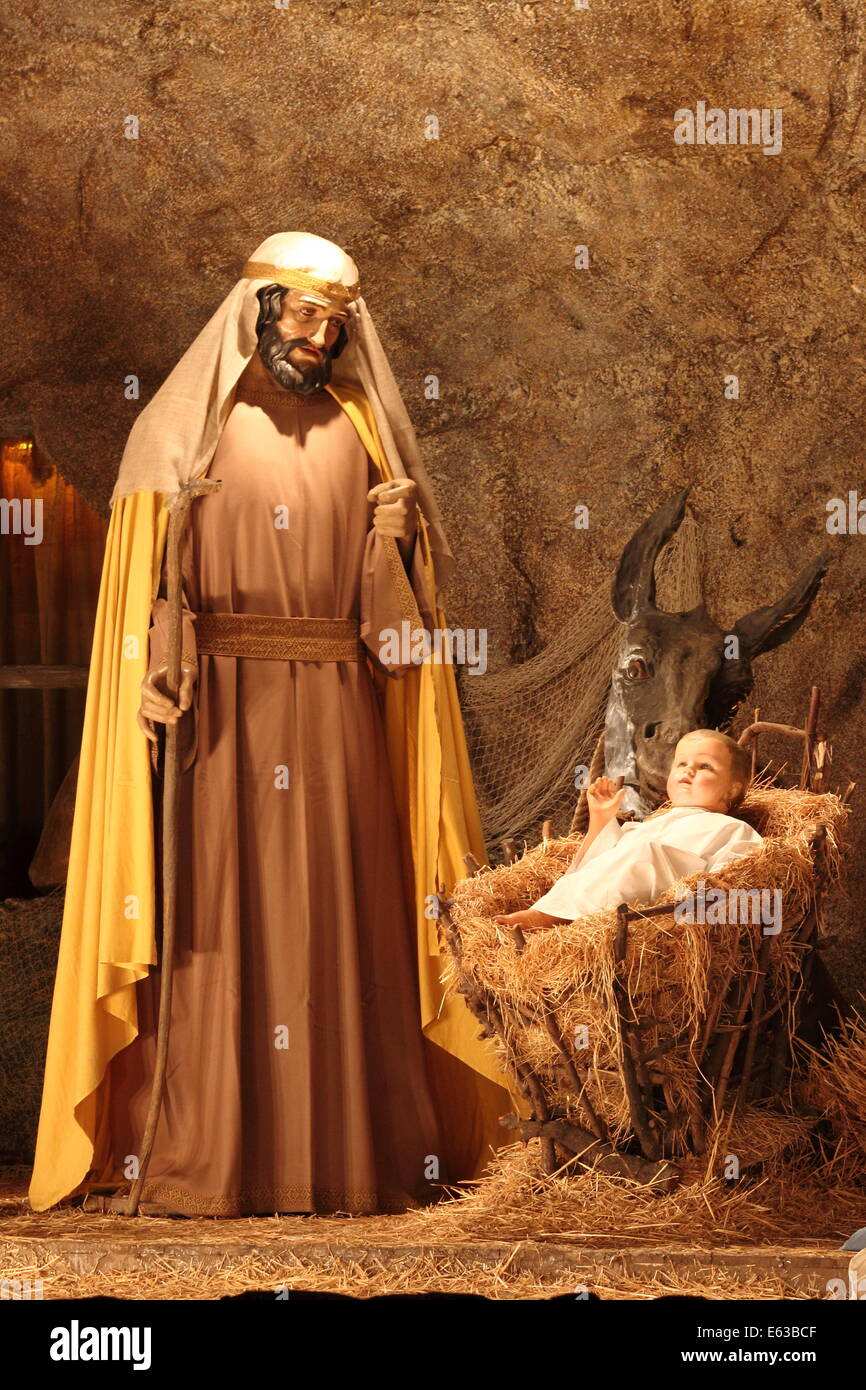 VATICAN - DÉCEMBRE 25 : scène de Saint Joseph et Jésus Christ de la crèche de noël le 25 