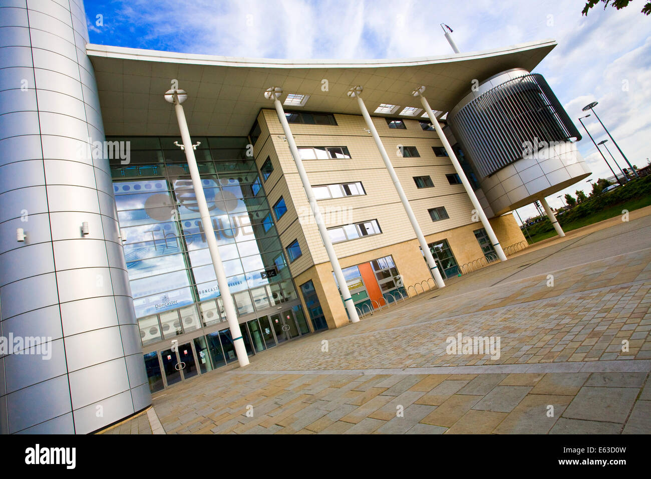 Le moyeu, Doncaster Art College de low angle Banque D'Images