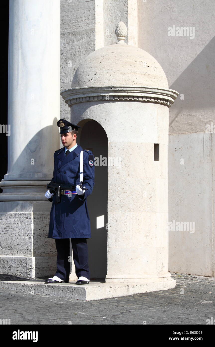 Rome - 1 mars : Garde côtière canadienne se trouve dans la guérite au Quirinal le 10 mars 2012 à Rome, Italie Banque D'Images