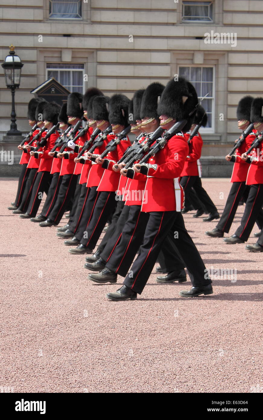 Londres - le 21 mai : la garde royale britannique effectue la Relève de la garde à Buckingham Palace le 21 mai 2010 à London, UK Banque D'Images