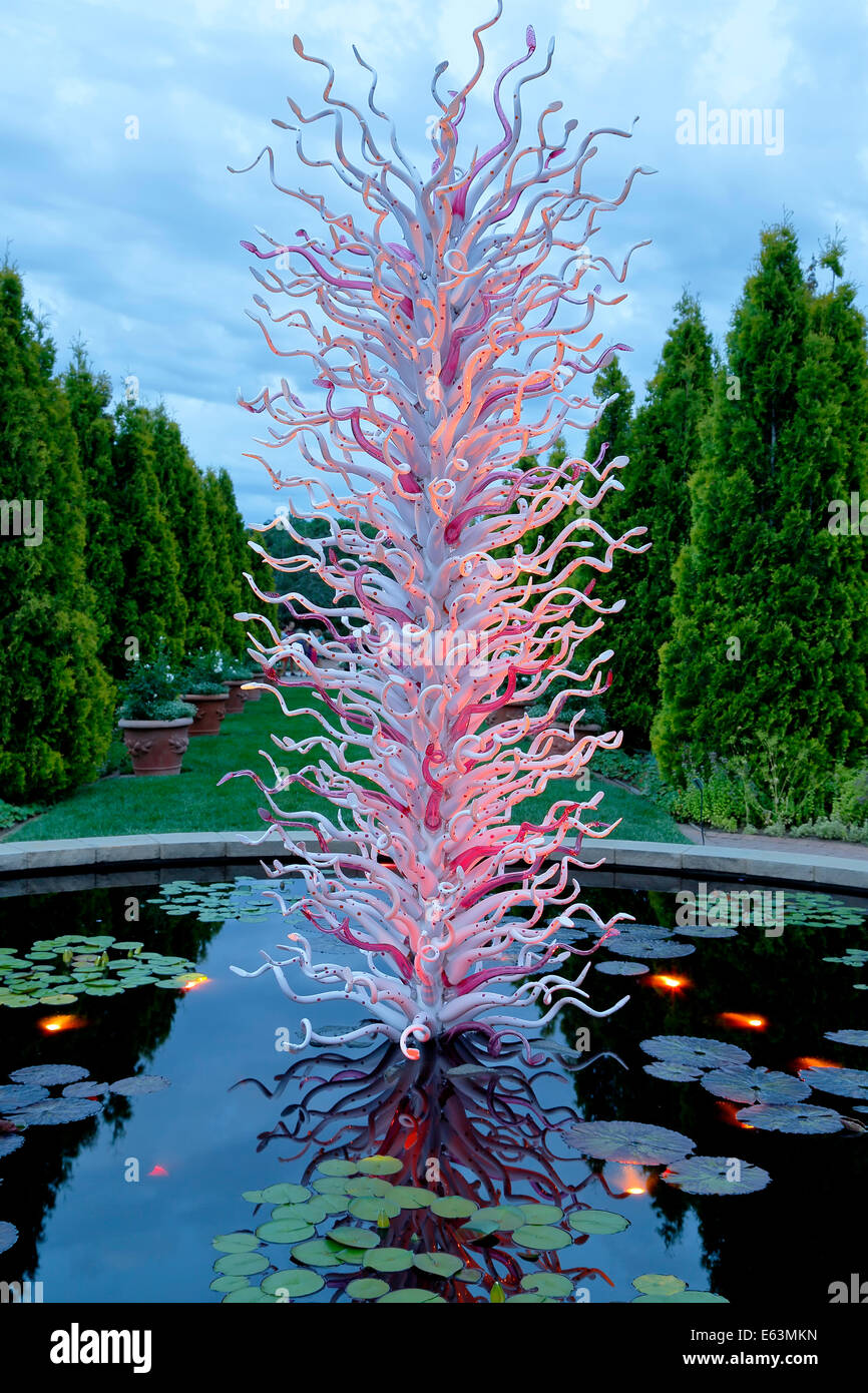 'White Tower', sculpture de verre par Dale Chihuly, Denver Botanic Gardens, Denver, Colorado USA Banque D'Images