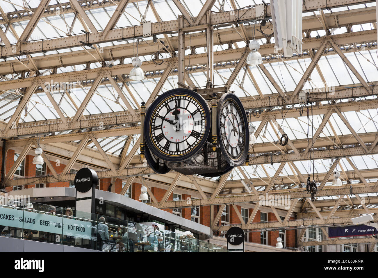 Réveil Station à la gare de Waterloo, Londres, un célèbre point de rencontre sur la plate-forme Banque D'Images