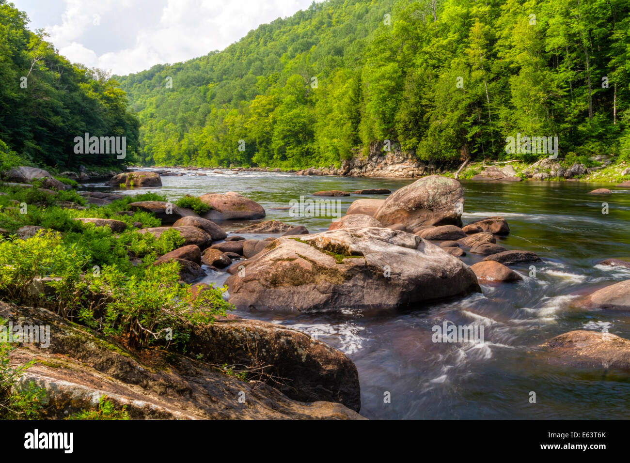 La rivière Hudson comme il coule à travers la gorge de l'Hudson dans la montagnes Adirondacks de l'état de New York (HDR) Banque D'Images