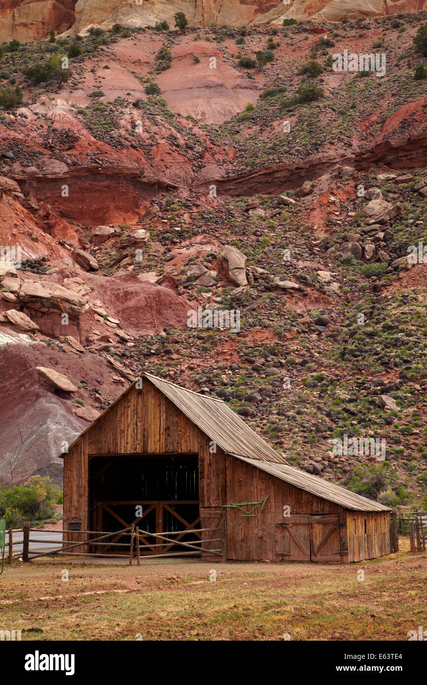 Grange en bois historique à Fruita, Capitol Reef National Park, Utah, USA Banque D'Images