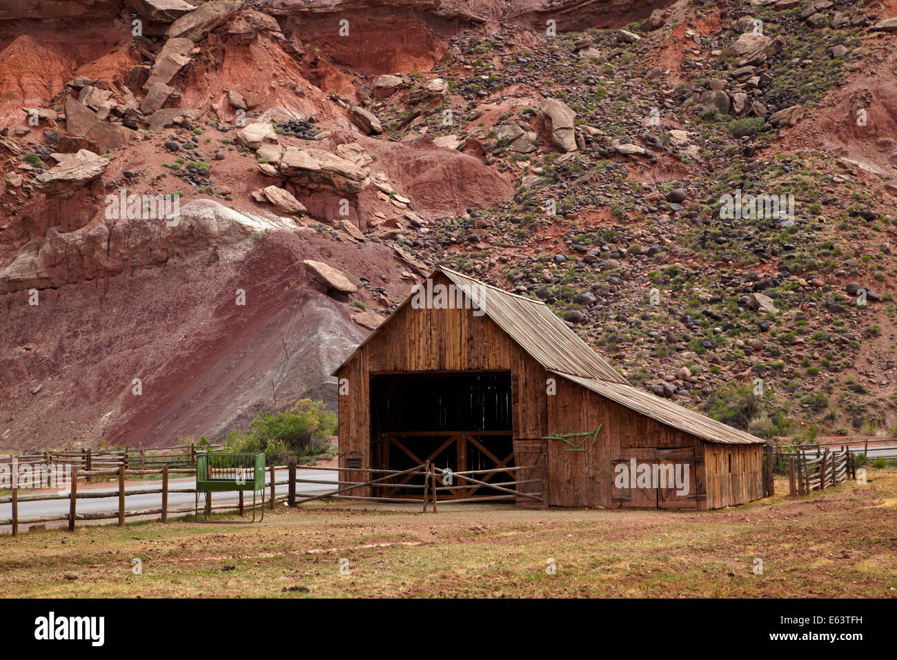 Grange en bois historique à Fruita, Capitol Reef National Park, Utah, USA Banque D'Images