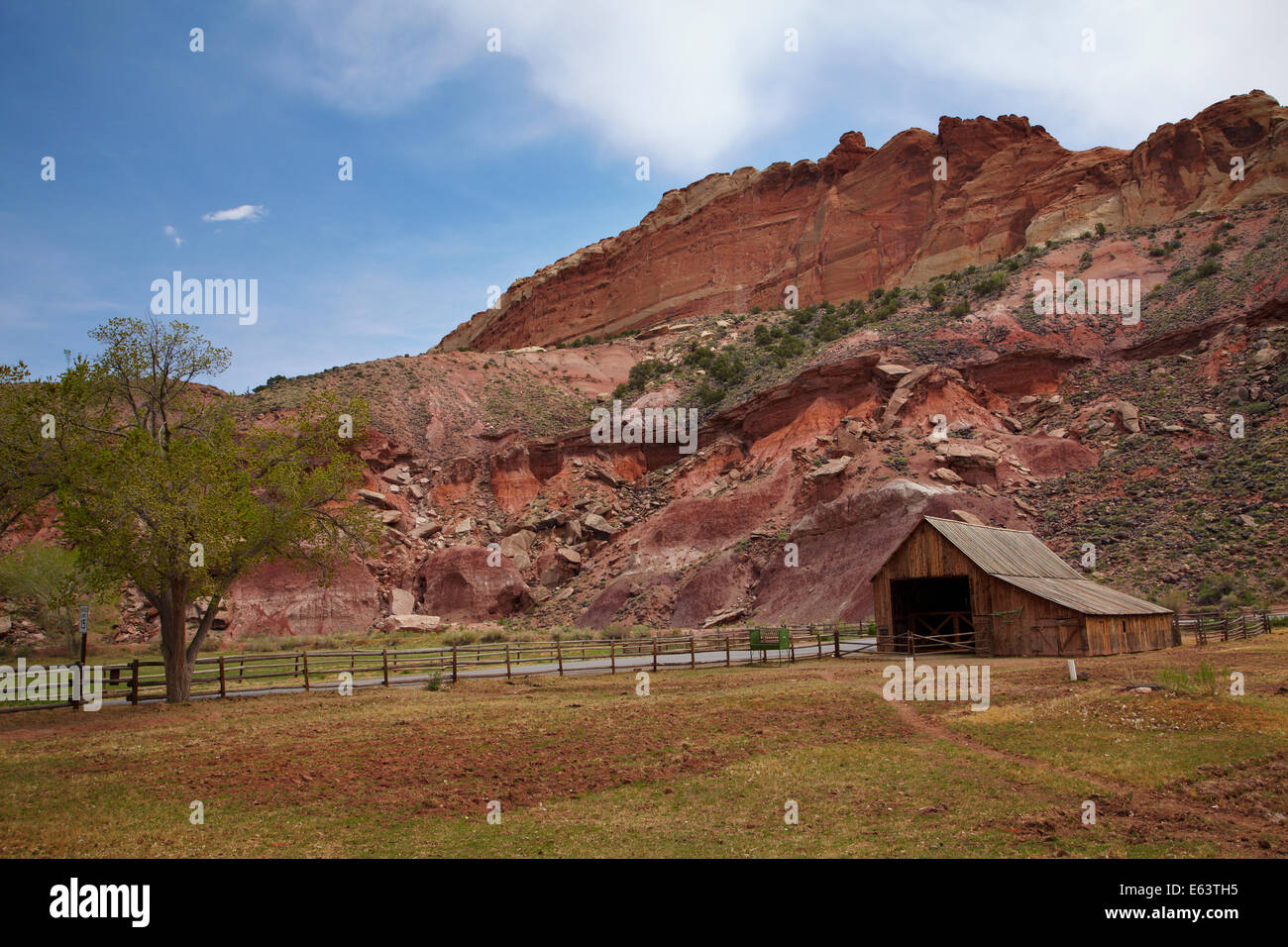 Grange en bois historique à Fruita, Capitol Reef National Park, Utah, USA Banque D'Images
