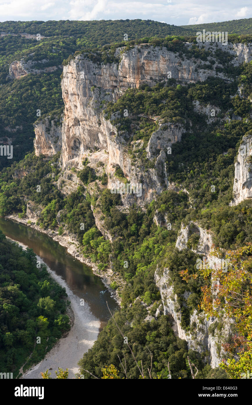 Gorges de l'Ardèche, gorges de l'Ardèche, vue panoramique de la route D290, le belvédère d'Autridge lookout point à l'arrière Banque D'Images