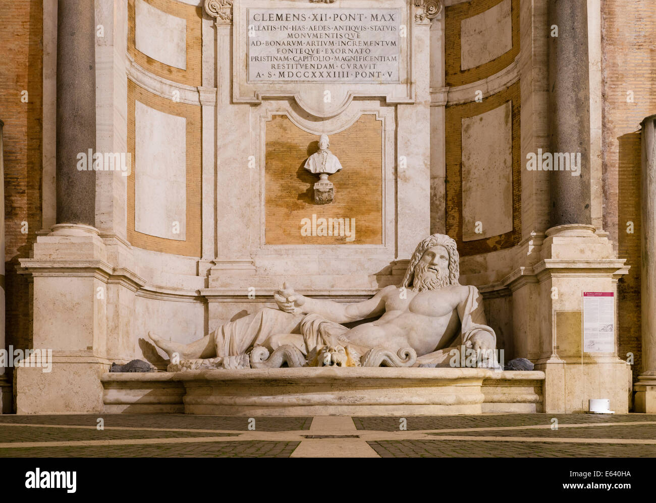 Statue de Marforio, l'un des cinq statues de parler de Rome, statue parlanti, 1er siècle de notre ère, le Palazzo Nuovo, Musées du Capitole Banque D'Images