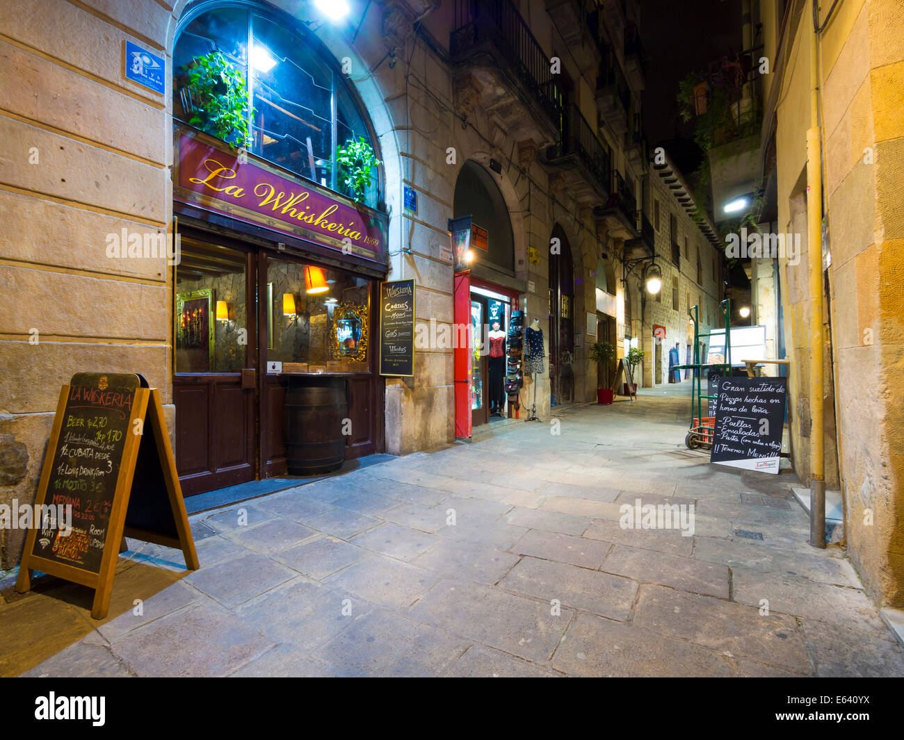 Rue latérale de la Rambla de Catalunya, avec ses bars et restaurants, Barcelone, Espagne, ​​Catalonia Banque D'Images