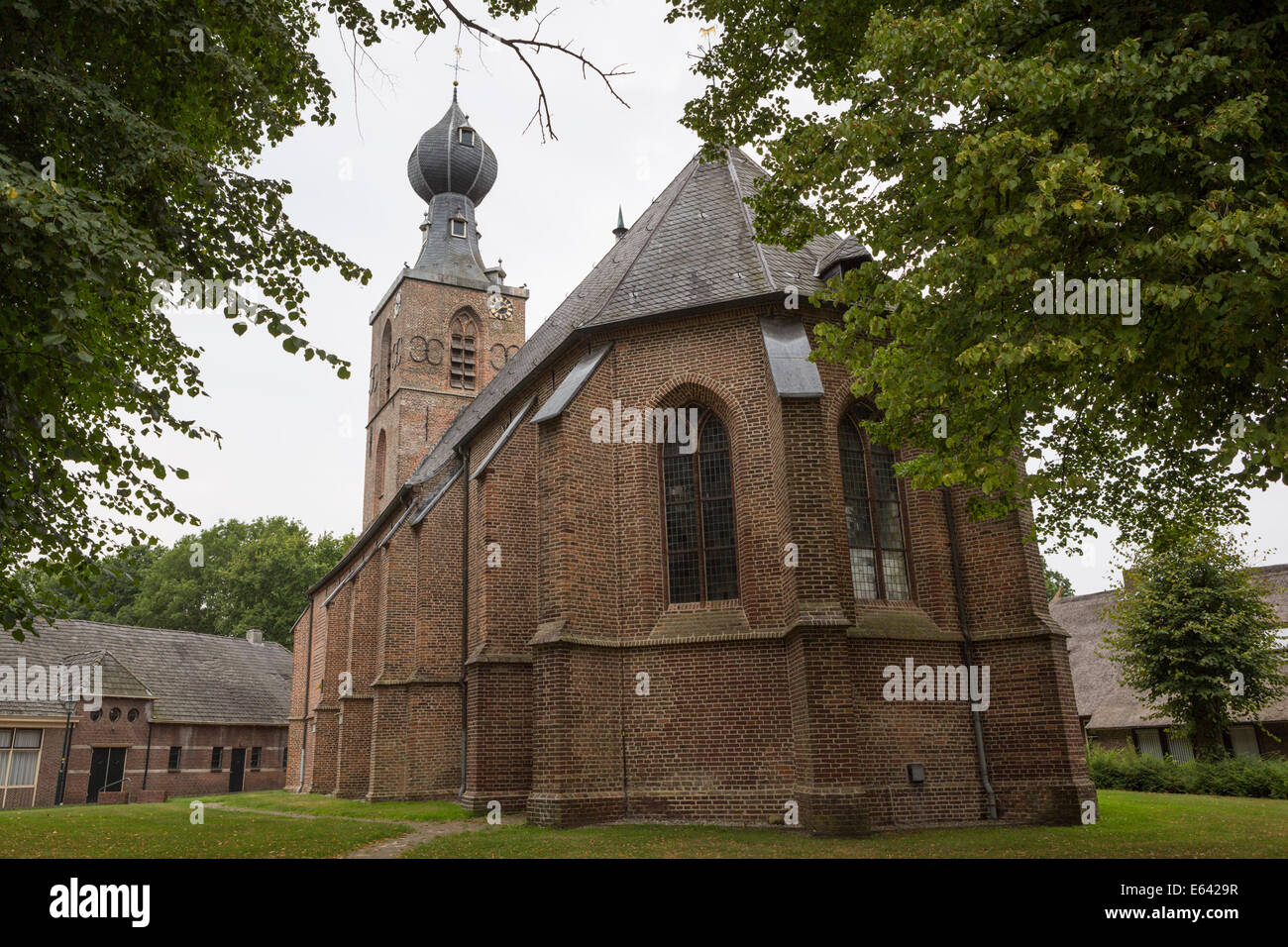 Église réformée hollandaise (Sint Nicolaas church) de Dwingeloo (province Drenthe) aux Pays-Bas Banque D'Images
