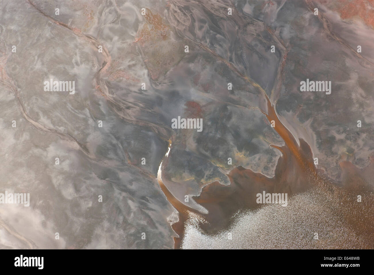 Vue aérienne de minéraux de fer oxydé dans l'eau dans le vieux bassin minier, RÃ-o Tinto. La province de Huelva, Espagne Banque D'Images