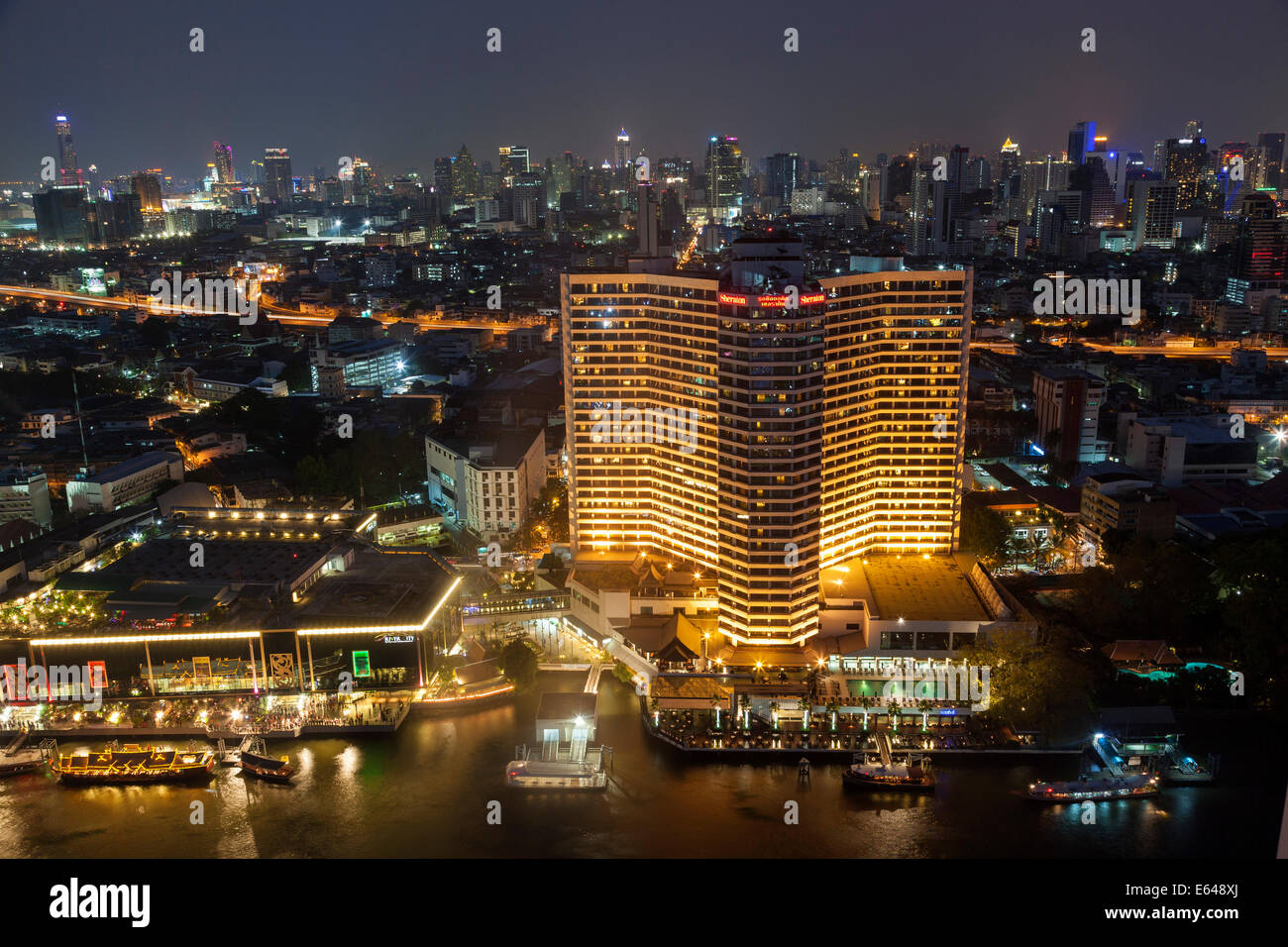 Chao Phraya & skyline at Dusk, Bangkok, Thaïlande Banque D'Images