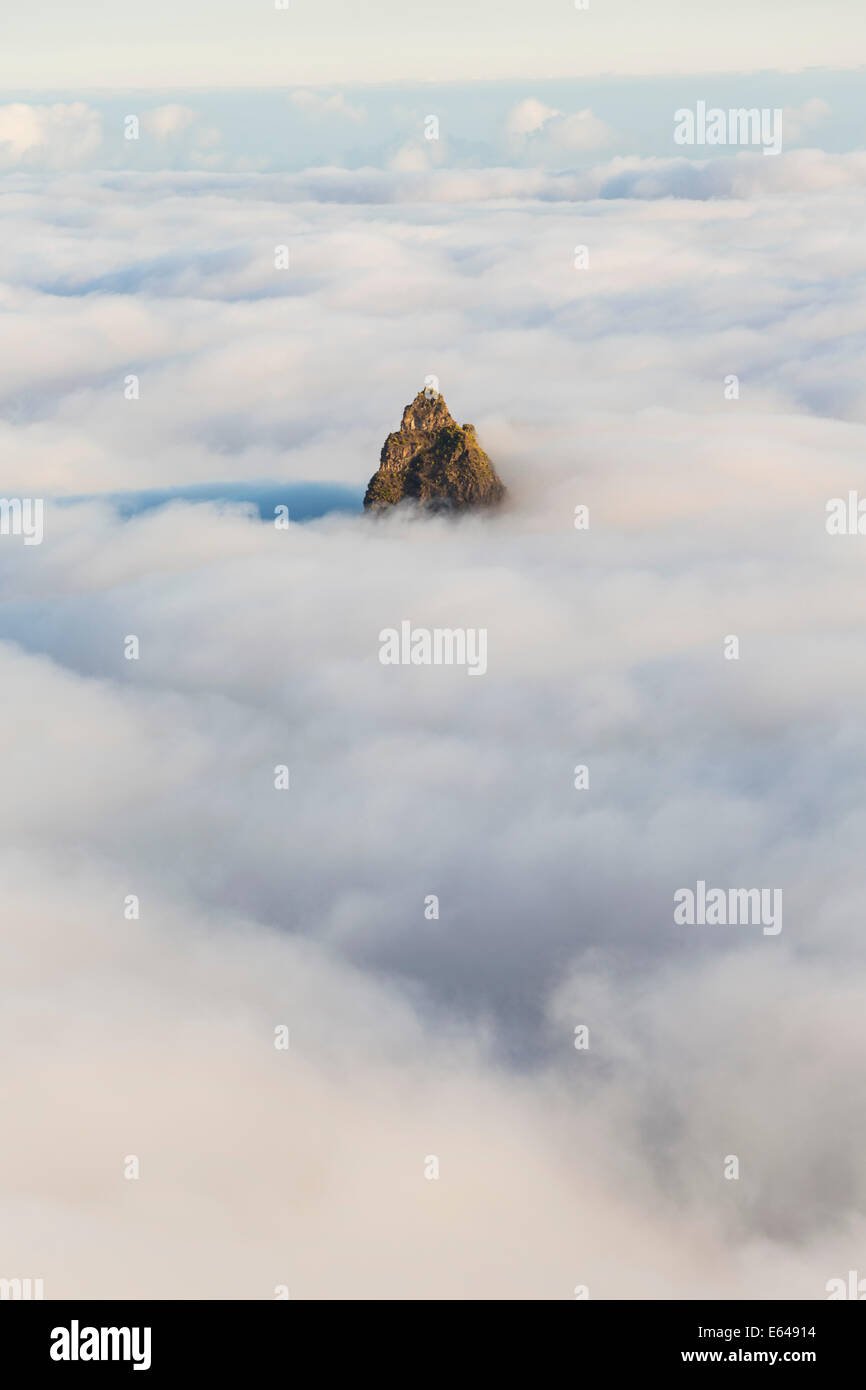 Crête de montagne au-dessus des nuages, Santo Antao, Cap Vert Banque D'Images