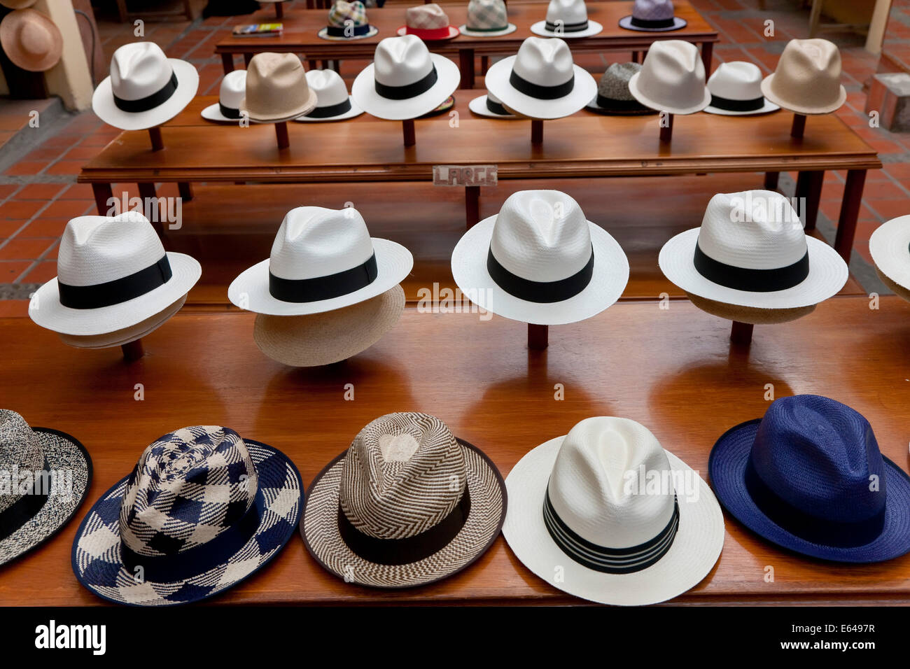 Chapeaux Panama, Équateur, Cueneca. Cueneca est connue pour la fabrication  de chapeaux Panama Photo Stock - Alamy