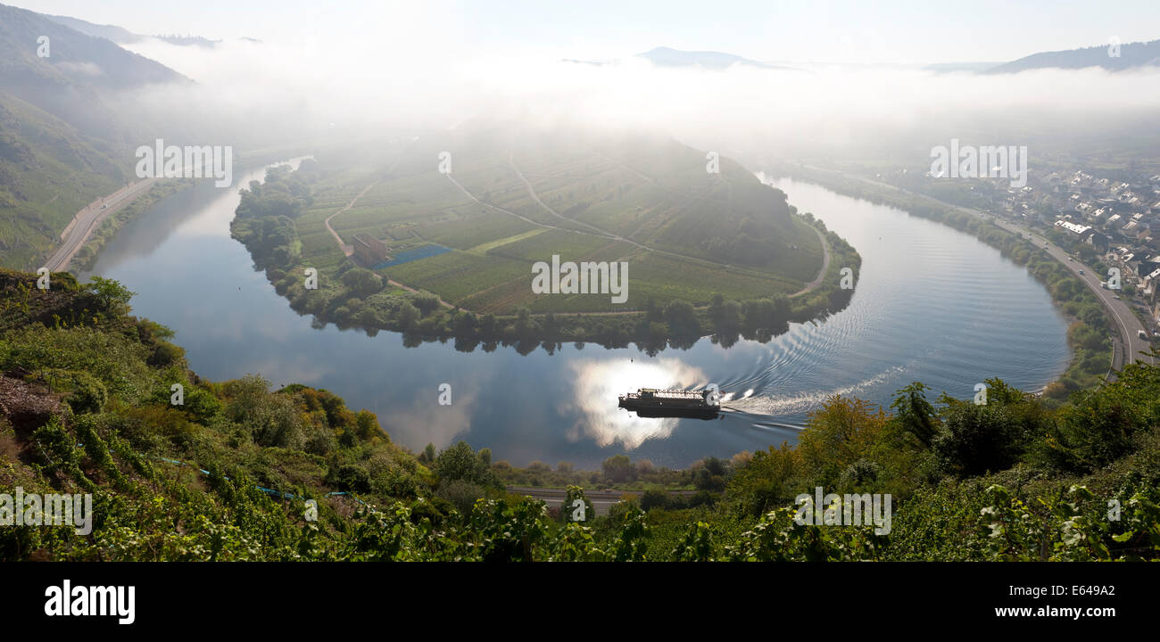 Rhénanie-Palatinat, Allemagne Bremm village historique Bremm est sur une rivière de la Moselle à Horseshoe Bend Bend en vallée de la Moselle dans Banque D'Images