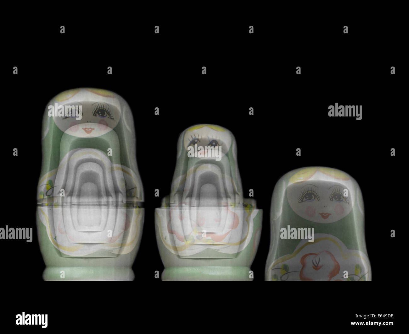 Poupée Matriochka russe sous x-ray. L'intérieur de petites poupées peut être vu Banque D'Images