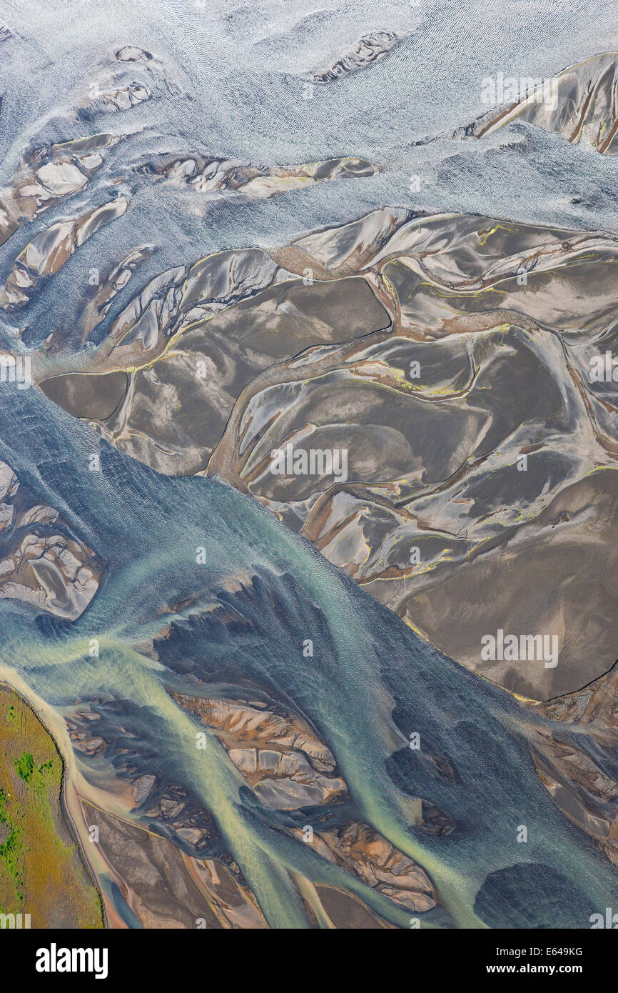 Vue aérienne de la rivière Hosa colorés par la fonte des glaciers, l'Islande SW Banque D'Images