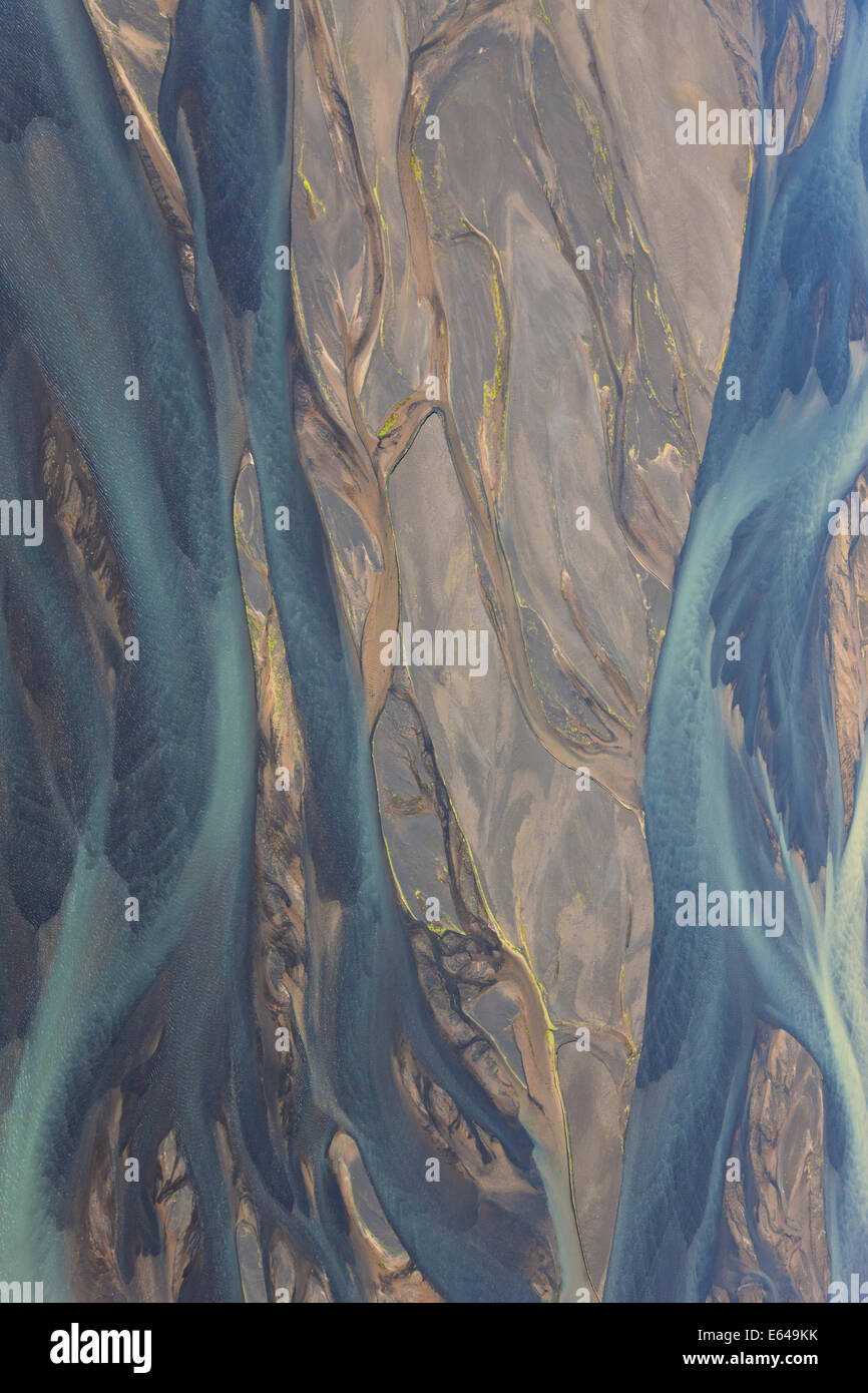 Vue aérienne de la rivière Hosa colorés par la fonte des glaciers, l'Islande SW Banque D'Images
