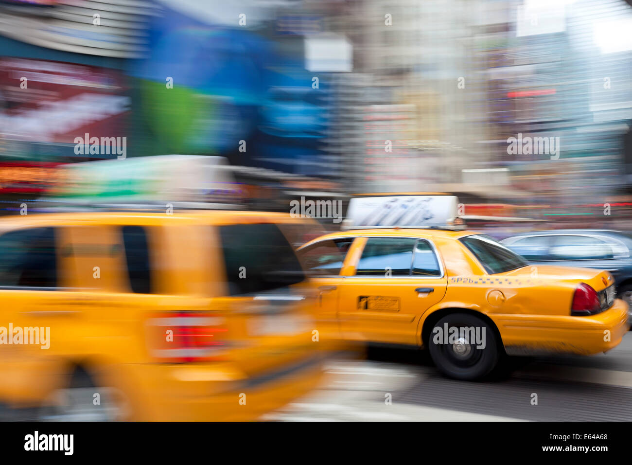 Les taxis jaunes, juste à côté de Times Square, Manhattan, New York Banque D'Images