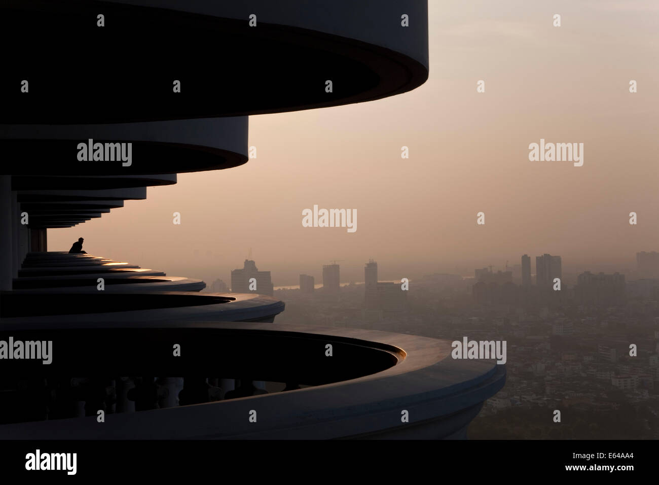 Balcon et vue sur Bangkok à l'aube, Thaïlande Banque D'Images