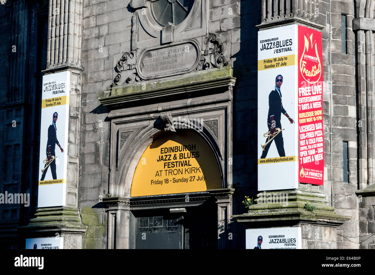 2014 Edinburgh Jazz and Blues les affiches à l'extérieur du lieu de Tron Kirk Banque D'Images
