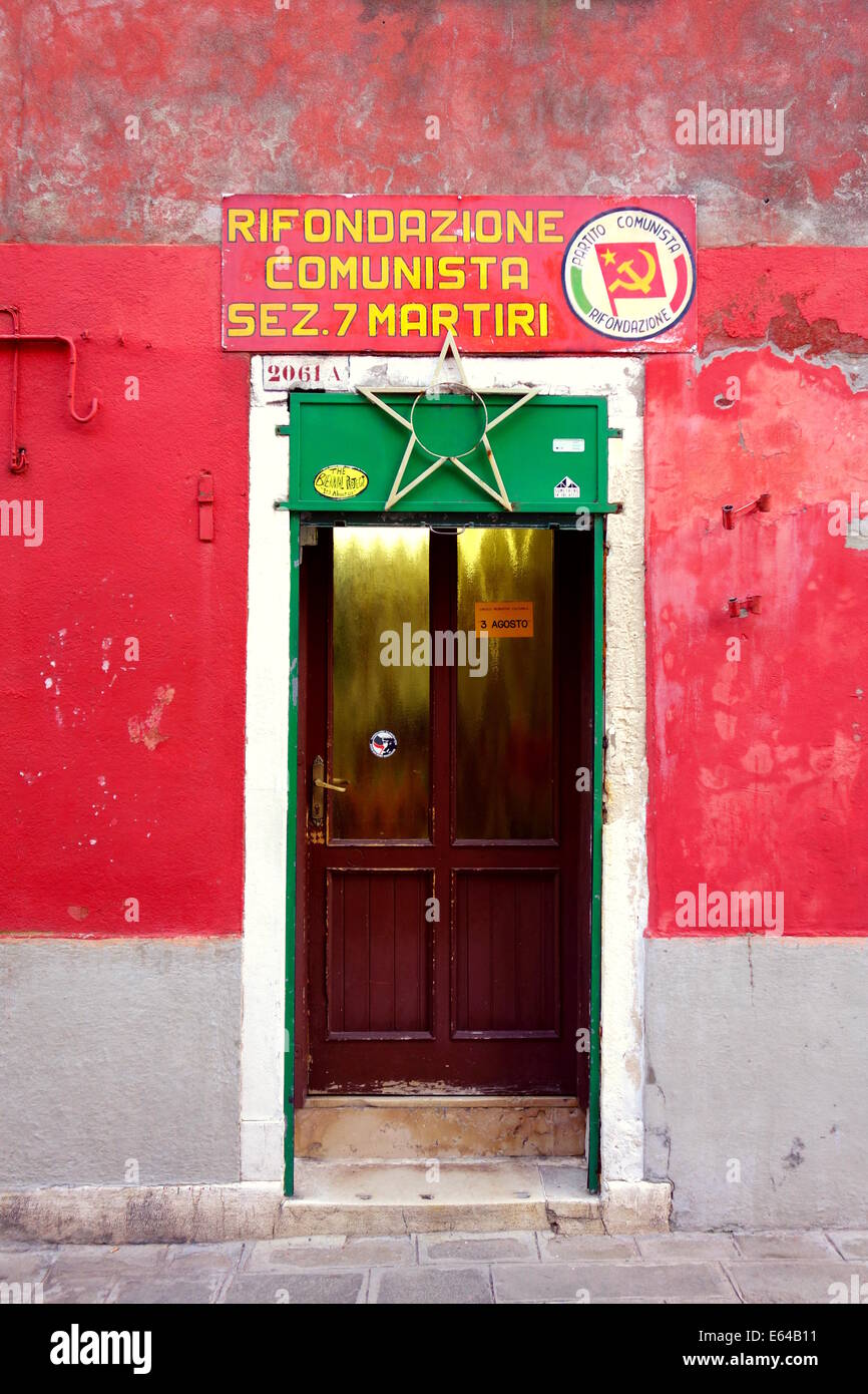 Rifondazione Comunista partie italienne panneau à l'entrée d'une cellule à Venise, Italie Banque D'Images