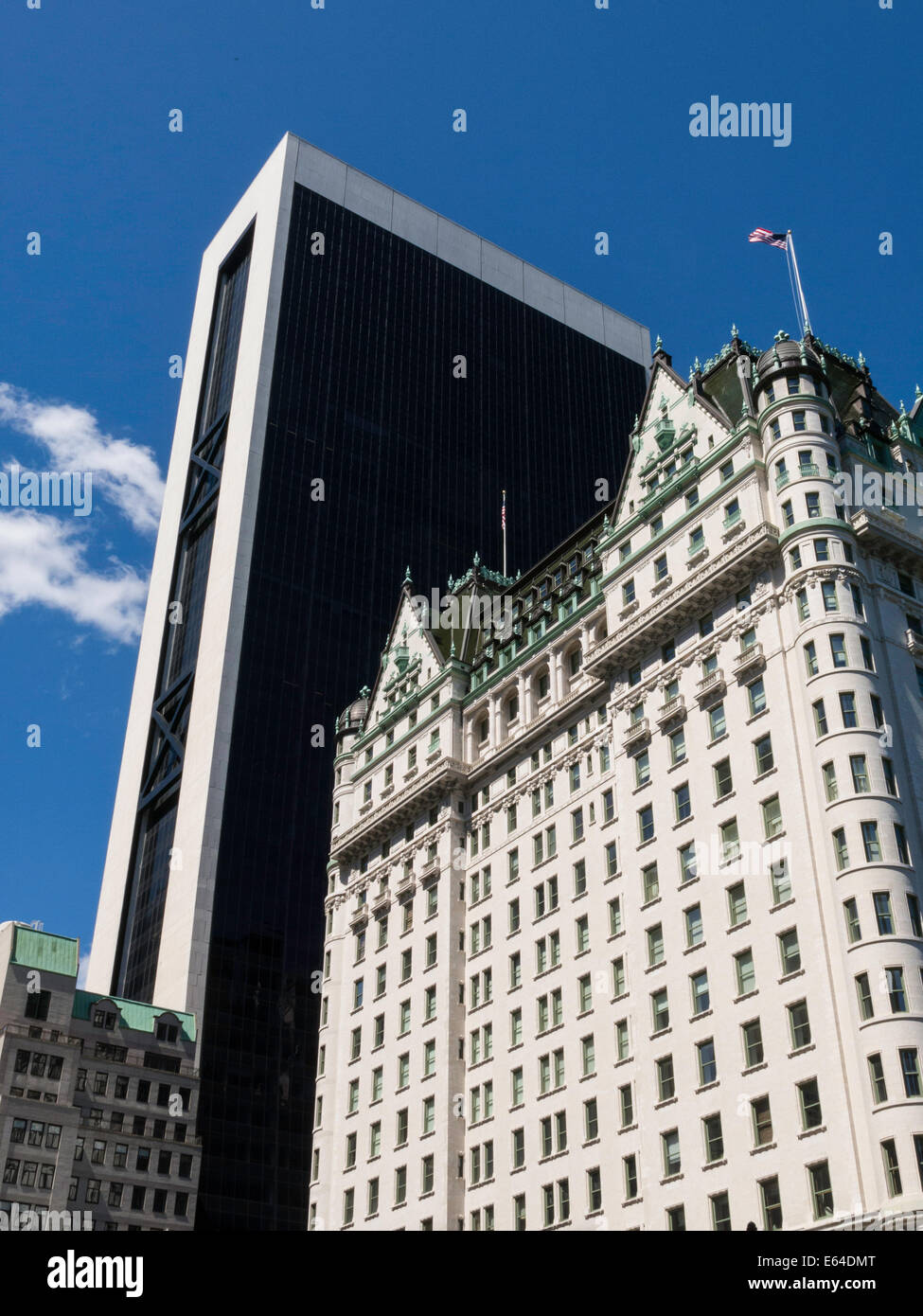 Plaza Hotel et Solow Building, NYC Banque D'Images