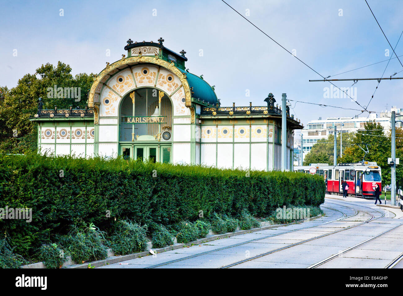 La station de métro Karlsplatz est un bel exemple d'architecture Art Nouveau Viennois conçu par Otto Wagner. L'immeuble min Banque D'Images