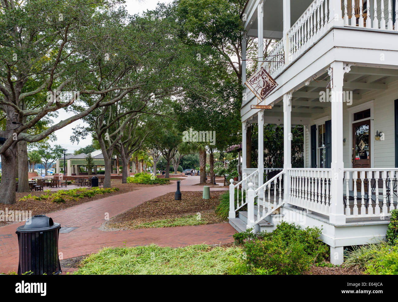 Café et maisons le long de la mer de Beaufort, Caroline du Sud, USA Banque D'Images