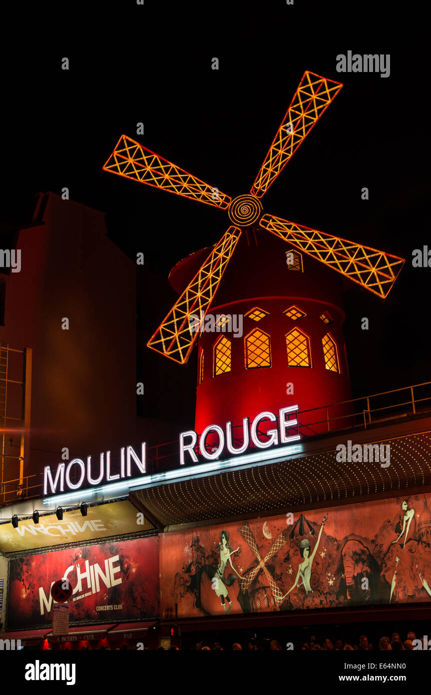 Le Moulin Rouge la nuit à Paris, France Banque D'Images