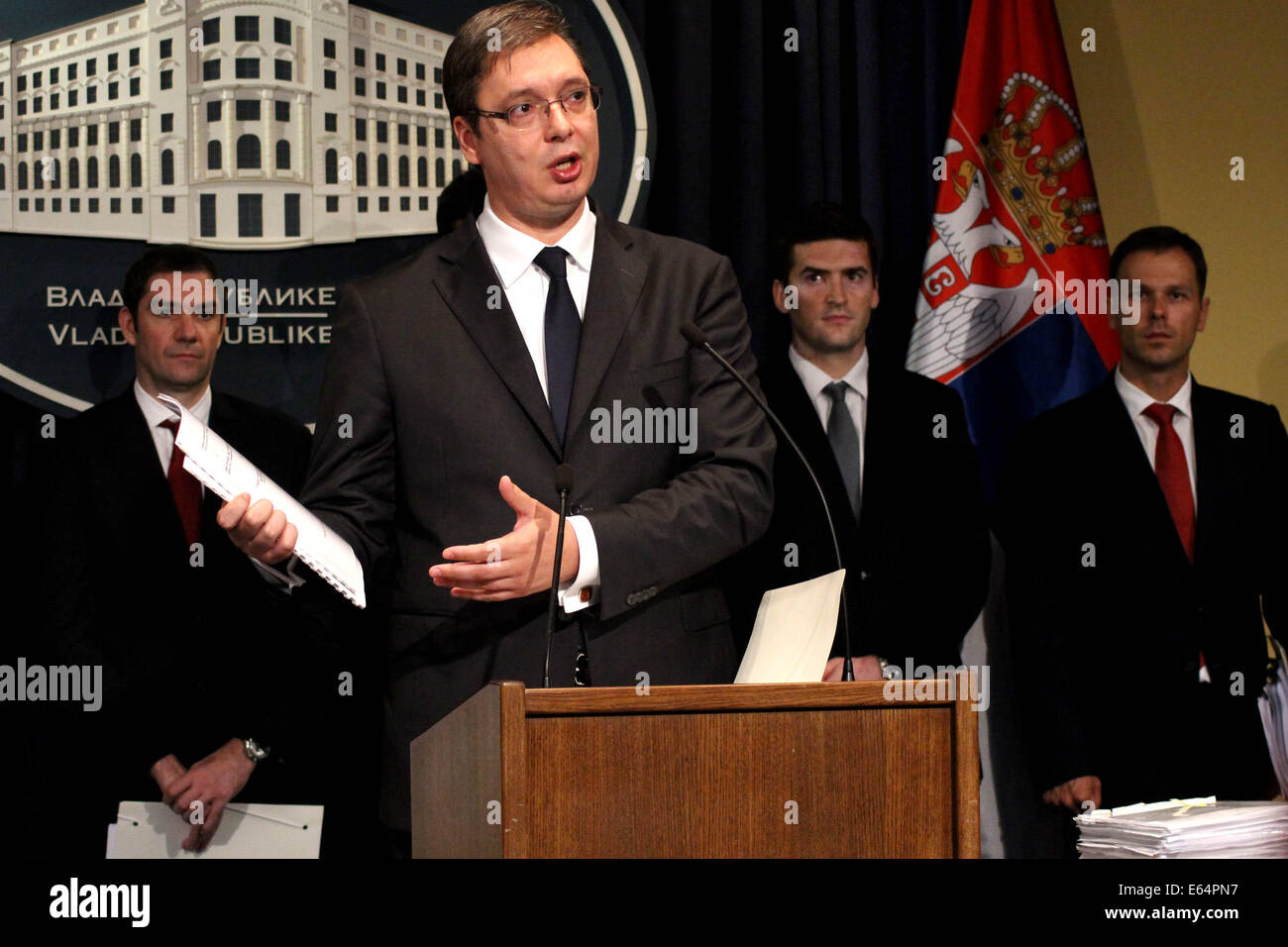 Belgrade, Serbie. 14e Août, 2014. Le Premier ministre serbe, Aleksandar Vucic divulgue déjà des accords secrets entre le gouvernement et deux sociétés de Emirats Arabes Unis à Belgrade, Serbie, le 14 août 2014. Accords internationaux a révélé jeudi par le Premier ministre serbe, Aleksandar Vucic montrent que l'Etihad Airways a investi 100 millions de dollars américains dans la privatisation de la compagnie aérienne JAT Airways, détenue par l'état, tandis que le gouvernement serbe dans l'obligation d'affecter 42 millions de dollars. Credit : Nemanja Cabric/Xinhua/Alamy Live News Banque D'Images